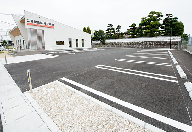 [写真]広い駐車場